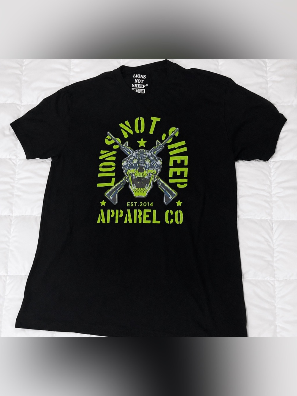 Lions Not Sheep Graphic Tee Medium Athletic Fit Black Shirt - Picture 2 of 3